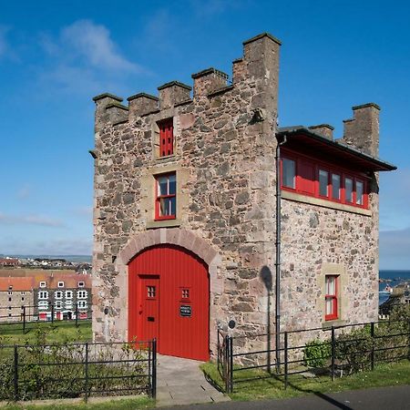 Nisbet'S Tower Villa Аймът Екстериор снимка