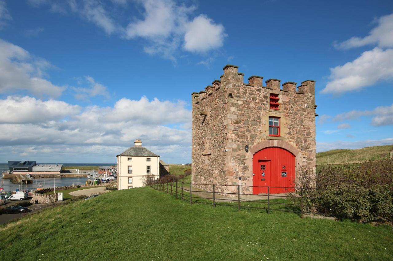 Nisbet'S Tower Villa Аймът Екстериор снимка