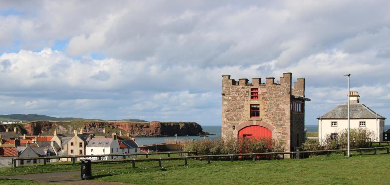 Nisbet'S Tower Villa Аймът Екстериор снимка