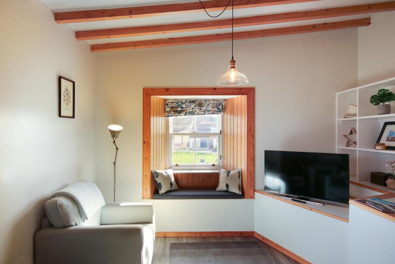 Nisbet'S Tower Villa Аймът Екстериор снимка
